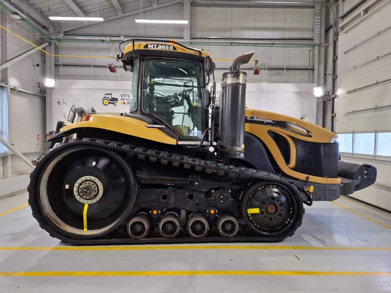 Tractor Challenger MT865E — 8