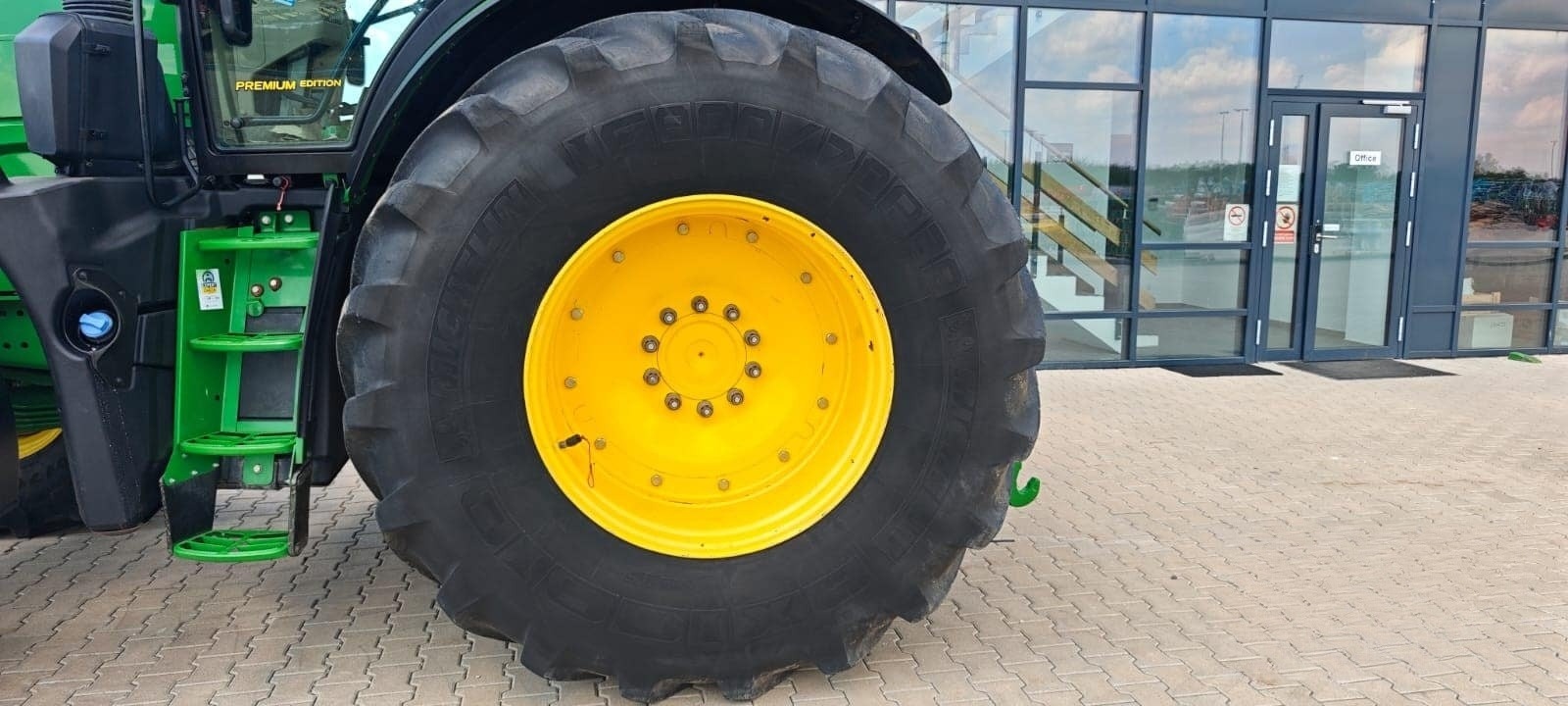 Tractor John Deere 6250R Premium Edition — 9