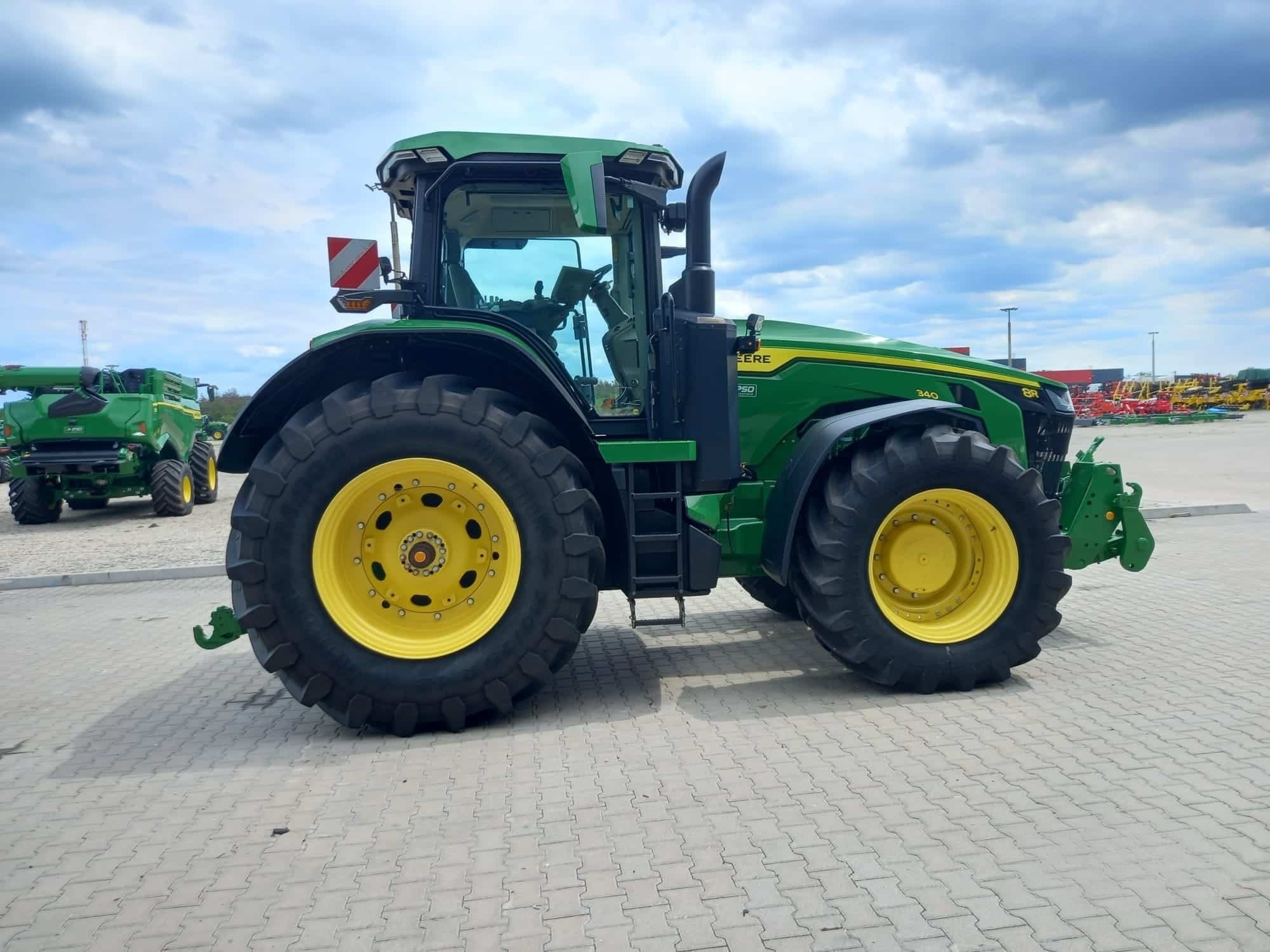 Tractor John Deere 8R 340 — 10