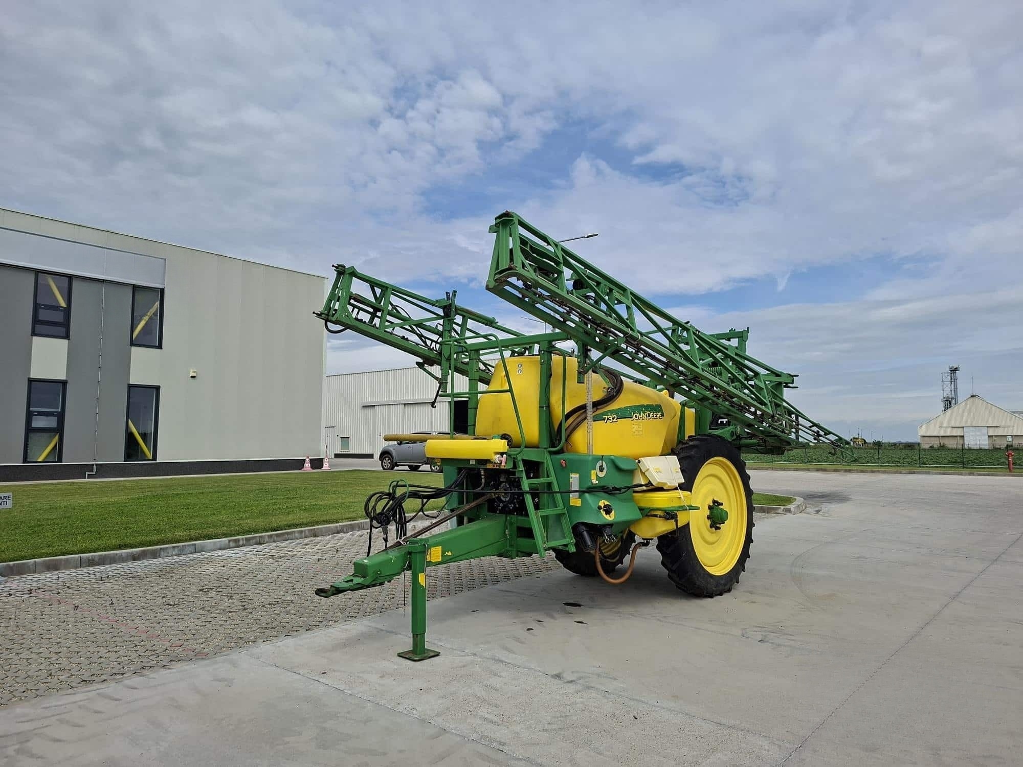 Stropitoare tractată John Deere 732